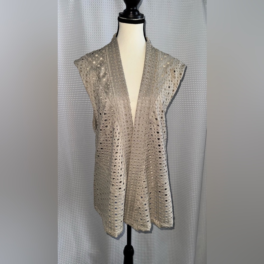 JOELLE beige eyelet open‎ Vest size small